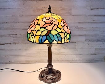Lampada da tavolo in vetro colorato in stile Tiffany, lampada in vetro con arte floreale, lampada da scrivania di ispirazione vintage, arredamento per la casa in stile cottagecore