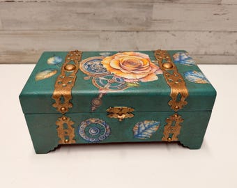 Scatola portagioie fatta a mano, portagioie in stile steampunk, portagioie vintage con rose floreali, contenitore decorativo, regalo per lei