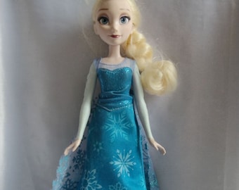 Lalka muzyczna i świecąca Elsa z Krainy Lodu - Hasbro - Lalka muzyczna i świecąca -