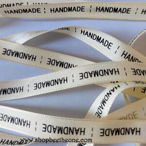 Lot de 2 mètres de Ruban étiquettes "Handmade" - 10 mm - beige/noir - pour décoration, customisation, couture, scrapbooking...