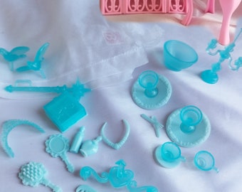 Barbie and Swan Lake Enchanted Castle - Mattel 2003 - Small Accessories