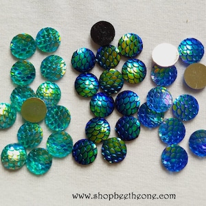 Lot de 10 Cabochons strass demi-perle rond Ecaille de sirène/dragon nuancier bicolore brillant - 10 mm - 3 coloris