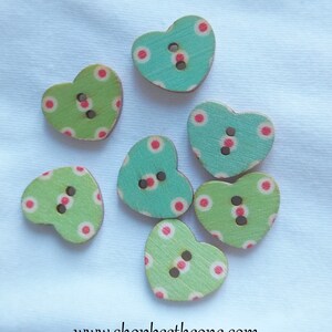 Little Heart Buttons x 7 - &quot;Small circles on a blue or green background&quot; in vintage-style wood - 17 mm - 2 models
