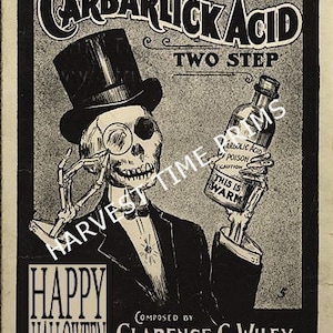 Könnte beinhalten: Vintage Halloween-Notenblatt-Cover. Die Schwarz-Weiß-Illustration zeigt ein Skelett mit Zylinder und Monokel, das eine Flasche mit der Aufschrift "Carbarlick Acid" hält. Der Text enthält "Happy Halloween" und "Two Step".