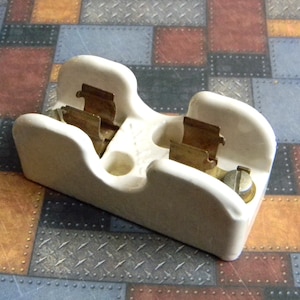 Nice Vintage &quot;Bryant&quot; Fuse Block In Good, Used Condition. Glazed Porcelain. Great Maker and Steampunk Crafting Part. Fits a 2 Inch Fuse.