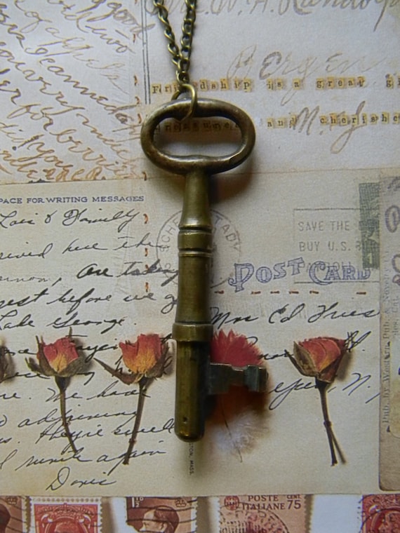 Lovely Bronze Antique Skeleton Key Pendant - Anti… - image 1