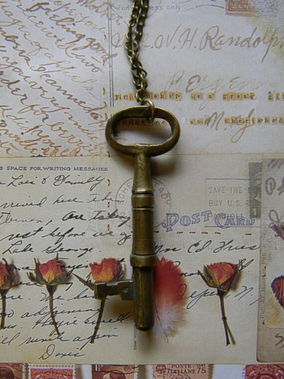 Lovely Bronze Antique Skeleton Key Pendant - Anti… - image 2