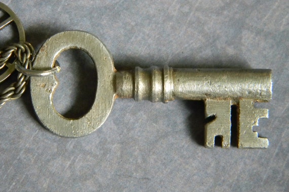 Cool Large Size Antique Key Pendant - Beautiful O… - image 4