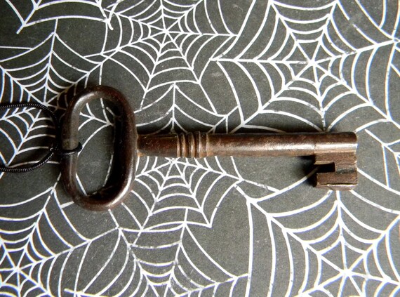 Authentic Antique Iron or Iron-Alloy Skeleton Key… - image 3