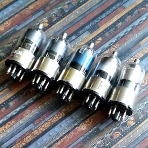 Great Vintage Vacuum Tube In Very Good Condition for Makers, Upcyclers, and Steampunk Crafters. Untested. Model 1N5 GT. Sold Individually.