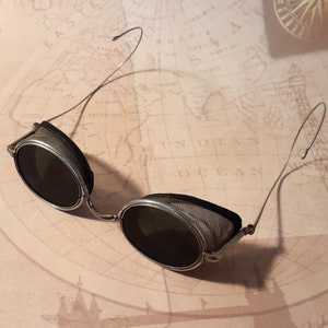 Antique Victorian Era Railway & Carriage Spectacle Sunglasses with Metal Mesh Side Shields. Dark Smoke Gray Tint w/Silver-Tone Frame