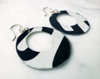 Black & white recycled license plate hoops