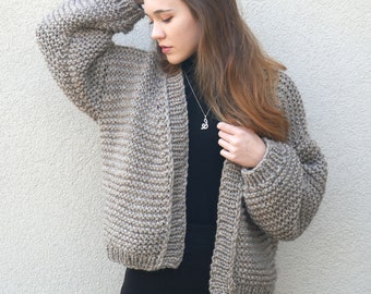 Cárdigan de lana de alpaca tejido a mano, color beige, corte holgado y extragrande