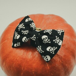 Halloween hondenstrikje schedel zwart, huisdierstrikje, vlinderdas, kraagbevestiging, hondenaccessoires, huisdierdassen, elegante hond