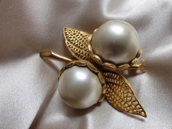 Pearl gold brooch 1950's - image 1