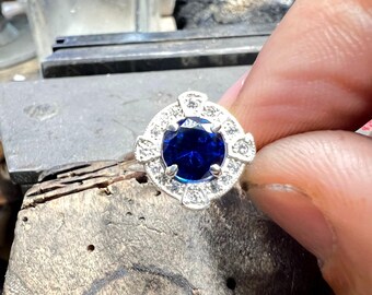 Anello decorativo in zaffiro blu argento e zirconi cubici