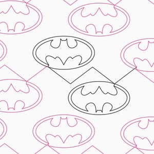 Op de afbeelding: Een herhalend patroon van roze en zwarte Batman-logo's. De logo's zijn in een verspringend patroon gerangschikt, waarbij de roze logo's de zwarte logo's enigszins overlappen.