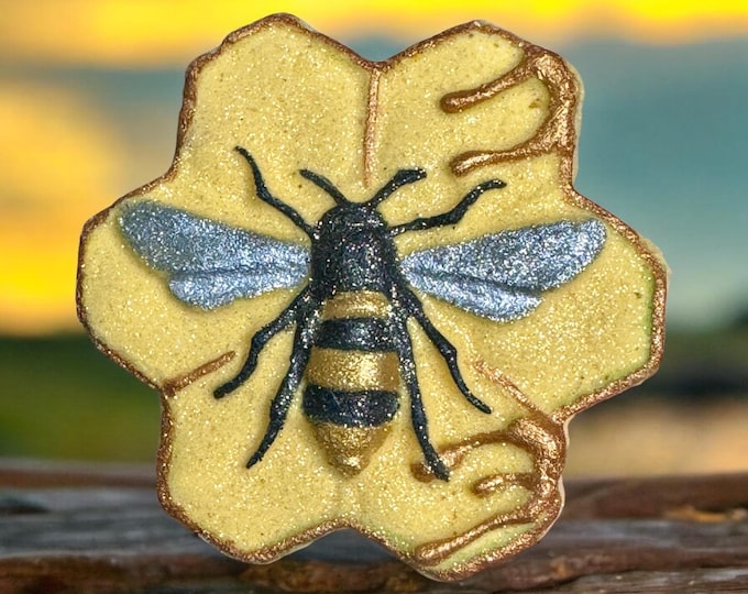 Honey Bee * Luxurious * Fragrance Oil * Coconut Milk Powder * Moisturizing * Kaolin Clay * Relaxing Bath Soak * Gifts