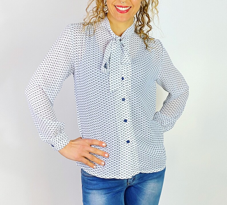 woman vintage shirt,size M,single piece