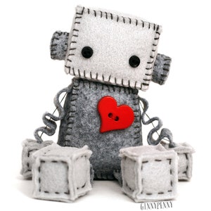 Plüsch Roboter mit großem roten Herz - Geeky Geschenk - Nerdiges Plüschtier - Filz Roboter Sammlerstück - Handgemachtes Geschenk