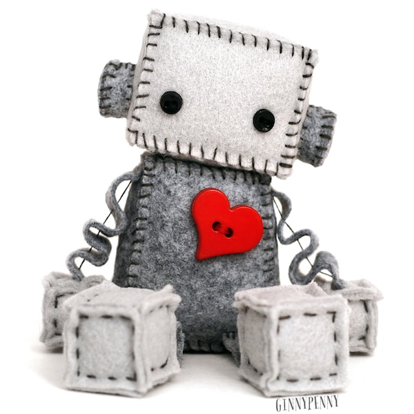 Peluche de robot de fieltro con corazón rojo: regalo geek hecho a mano