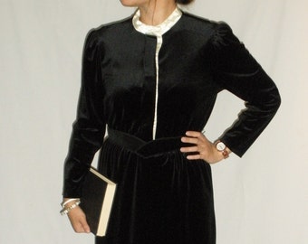 Vintage M.C.S. Ltd. New York Black and Ivory Velour Dress Sz S
