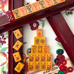 Early 1960’s E.S. Lowe Vintage Mah Jongg set - 154 butterscotch bakelite tiles, complete & NMJL ready