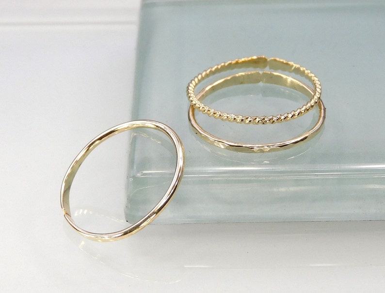 Ensemble de 3 anneaux d'orteil en or, anneaux d'orteil réglables martelés, torsadés et lisses, 1 mm de large rempli d'or 14 carats image 1