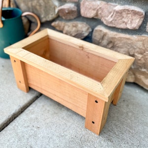 Kleine cederhouten plantenbak