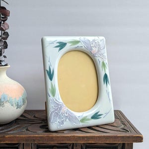 Vintage Floral Picture Frame | Oval Porcelain Photo Frame with Stand & Wall Hook | Pastel Orchid Design | 1980s Table Decor