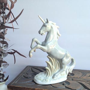 Vintage Porzellan Einhorn Figur | 1980er Jahre Fantasy Dekor | Mythisches Einhorn Sammlerstück
