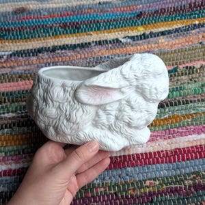 Maceta vintage de conejo FTDA / Maceta de cerámica blanca / Decoración de Pascua de los años 80 / Estilo shabby cottagecore