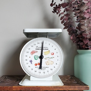 Vintage American Family Scale, White Vintage Kitchen Scale, Farmhouse Decor, 25 Pound Metal Kitchen Scale, Shabby Chic, Vintage Food Scale