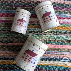 Vintage Country House Nesting Tins | Set of 3 Heart & Home Storage Canisters | Americana Folk Art Tin Canisters for Kitchen, Crafts or Decor