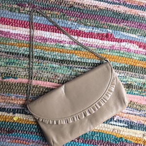 Vintage Ande Faux Leather Purse | 80s Taupe Clutch Bag with Chain Strap | Evening Clutch Shoulder Bag