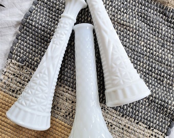 Set di vasi vintage in vetro di latte, set di 3 vasi spaiati in vetro di latte bianco, vasi a forma di bocciolo in vetro di latte, arredamento rustico, stile boho, vaso per fiori