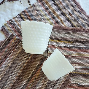Vintage Milchglas Hobnail Pflanzgefäße 2er-Set, weiße Glasblumentöpfe, Cottagecore Gartendekor, Mid Century Pflanzgefäße