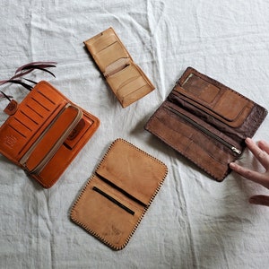 Cartera vintage de cuero repujado, cartera de cuero repujado a su elección, cartera de cuero de los años 70, cartera de cuero color canela, cartera de cuero marrón imagen 3