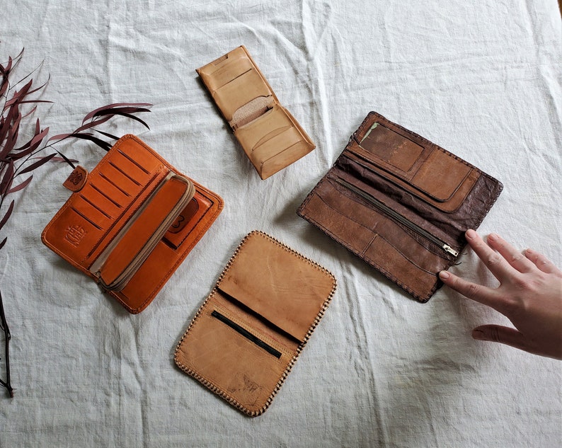 Cartera vintage de cuero repujado, cartera de cuero repujado a su elección, cartera de cuero de los años 70, cartera de cuero color canela, cartera de cuero marrón imagen 3