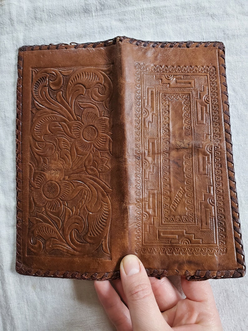 Cartera vintage de cuero repujado, cartera de cuero repujado a su elección, cartera de cuero de los años 70, cartera de cuero color canela, cartera de cuero marrón imagen 5