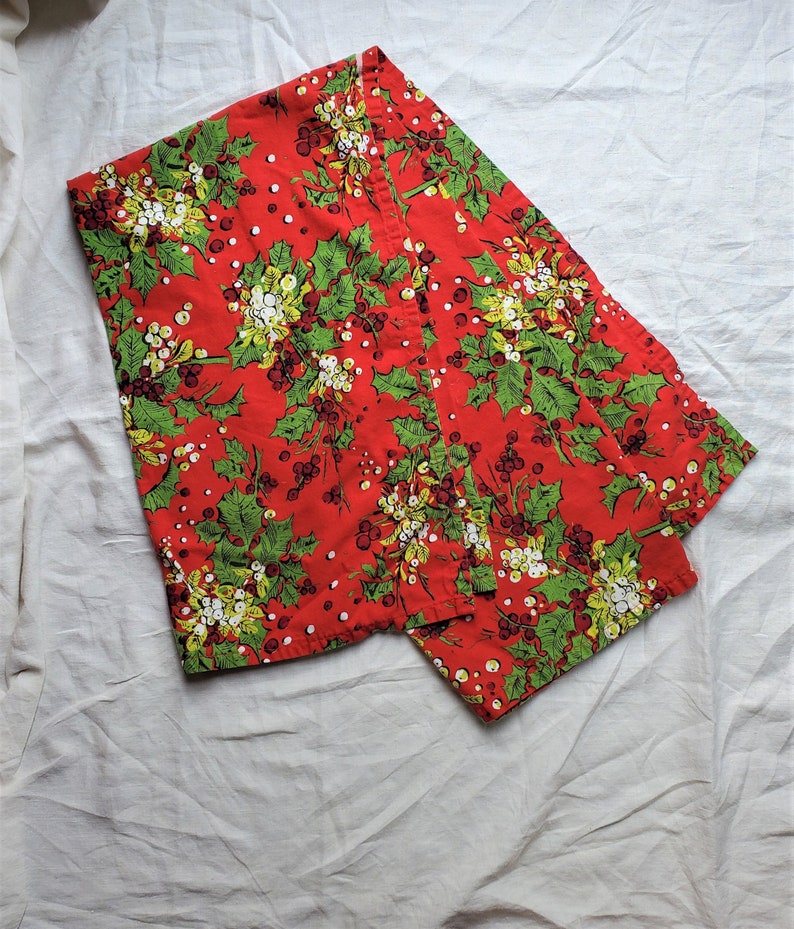 Christmas Decor Holly Berry Tablecloth Christmas Linen Vintage Christmas Holly Tablecloth Dining Holly Leaf Tablecloth