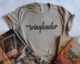 Maglietta WINGLEADER / Licenza ufficiale / Quarta Ala / Serie Empyrean / Rebecca Yarros / Amanti dei libri / Romantico