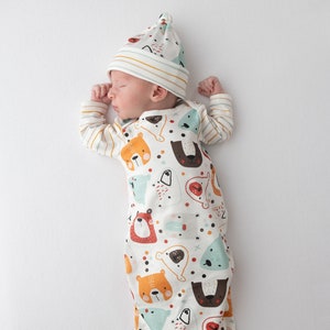 Baby Boy Gown, Bear print Gown, Organic Cotton Baby Gown and Knot Hat. Baby shower gift set, Comming home from hospital baby outfit.