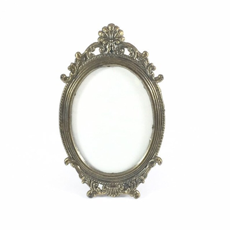 Small Oval Vintage Picture Frame Metal Photo Frame 2 5 X 3 5 Photo Picture Frame Photo Frame Ornate Picture Frame Family Picture Photo Frame Home Decor Home Living Small Oval Vintage Picture Frame Metal Photo Frame 2 5 X 3 5 Photo Picture Frame Photo Frame Ornate Picture Frame Family Picture Photo Frame Home Decor Home Living