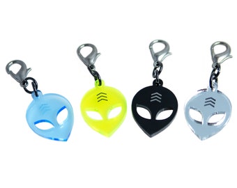 DSF Alien Charm  - Acrylic plastic goth cyber raver keychain choker collar trinket pendant clip - 19003