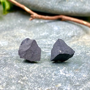 Black Shungite Stud Earrings / Raw Shungite / Shungite Jewelry / Russian Shungite / Shungite Earrings / EMF Blocking stone / fullerenes