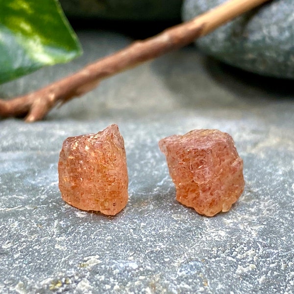 Sunstone Stud Earrings / Sunstone Gemstone / Sunstone Jewelry / Iridescent Gemstone / Gemstone Jewelry / Gemstone Stud Earrings / Sunstone