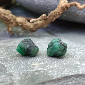 Raw Emerald Stud Earrings / May Birthstone Earrings / Emerald Jewelry / Mothers Day Jewelry / Green Gemstone Jewelry / Emerald Gemstone