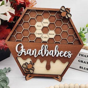 Personalized Bee Hive Family Tree Plaque, Custom Bee Family Gift For Grandma Grandbabees Sign, Mothers Day Gift Grandparents Gift Home Decor Hexagon 8.5"x10"