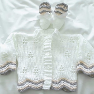 hand knitted baby girl cardigan with baby boots, toddler sweater, girls outfit, baby girl holiday sweater, Girl knitwear, baby shower